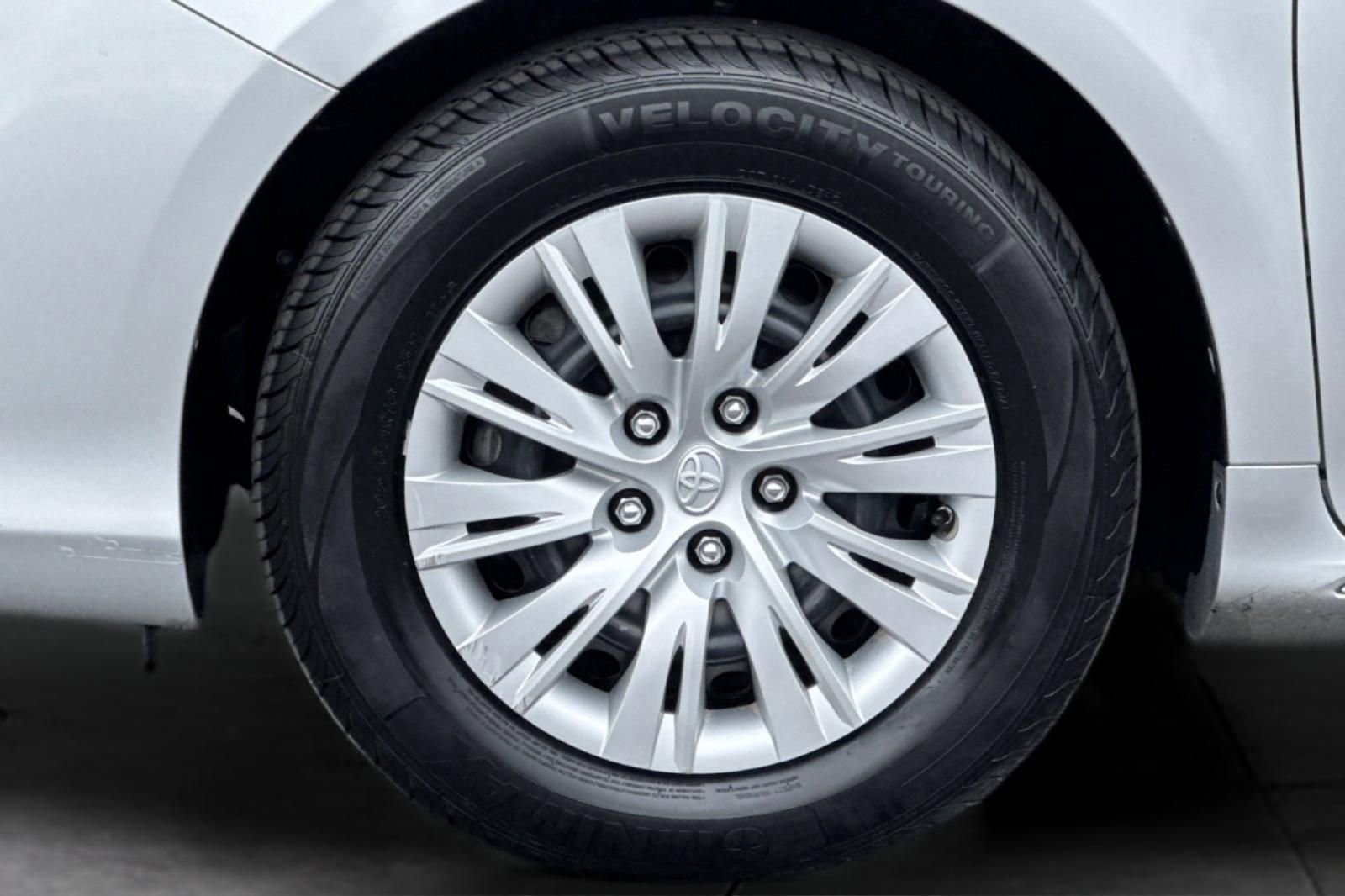 Used 2014 Toyota Camry LE FWD image 24