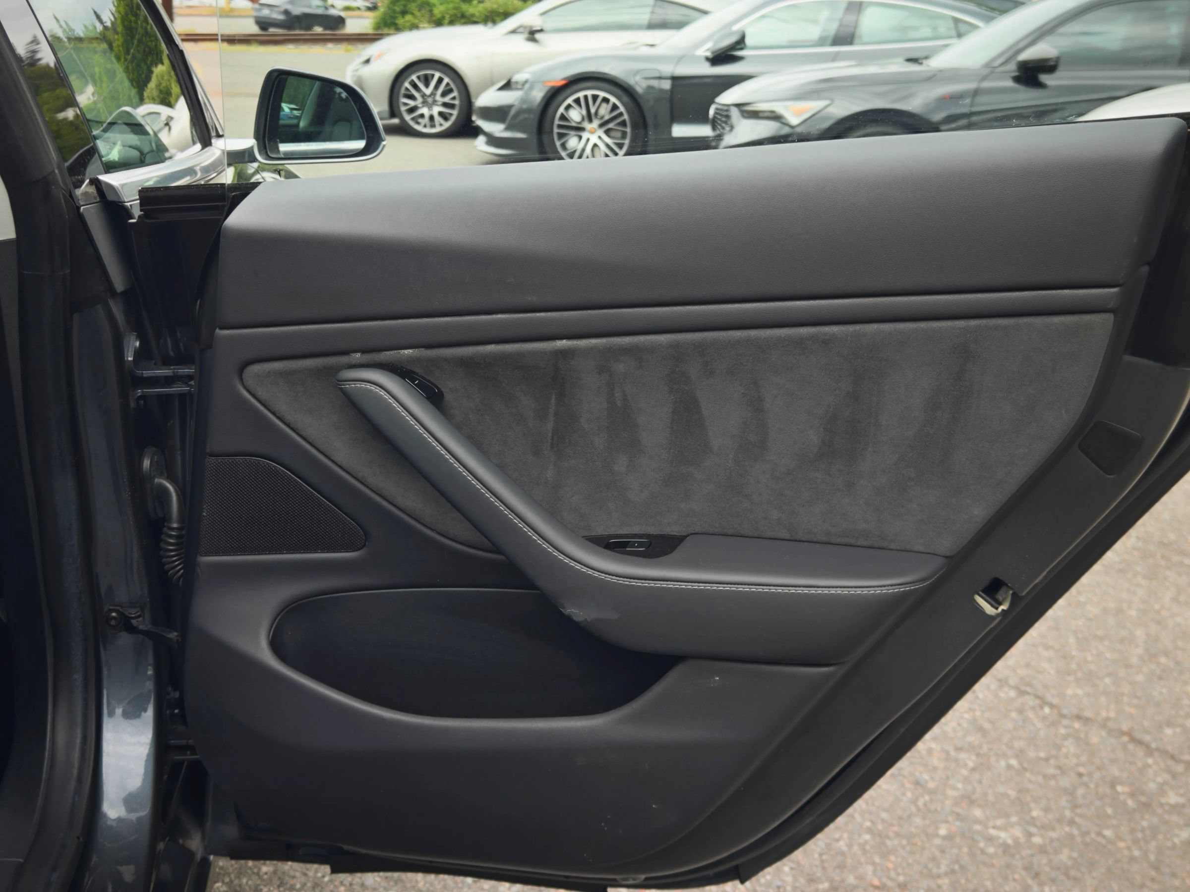 Used 2018 Tesla Model 3 Long Range RWD image 39
