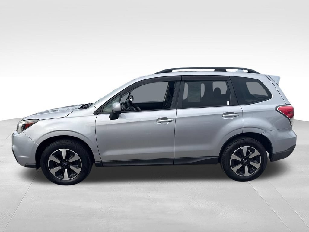 Used 2017 Subaru Forester 2.5i Premium w/ Popular Package #2A AWD/4WD image 2
