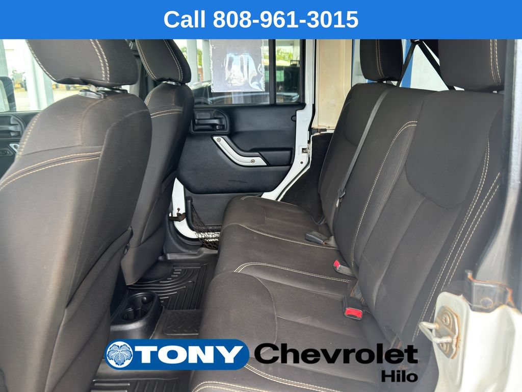 Used 2016 Jeep Wrangler Unlimited Sahara w/ Connectivity Group AWD/4WD image 17