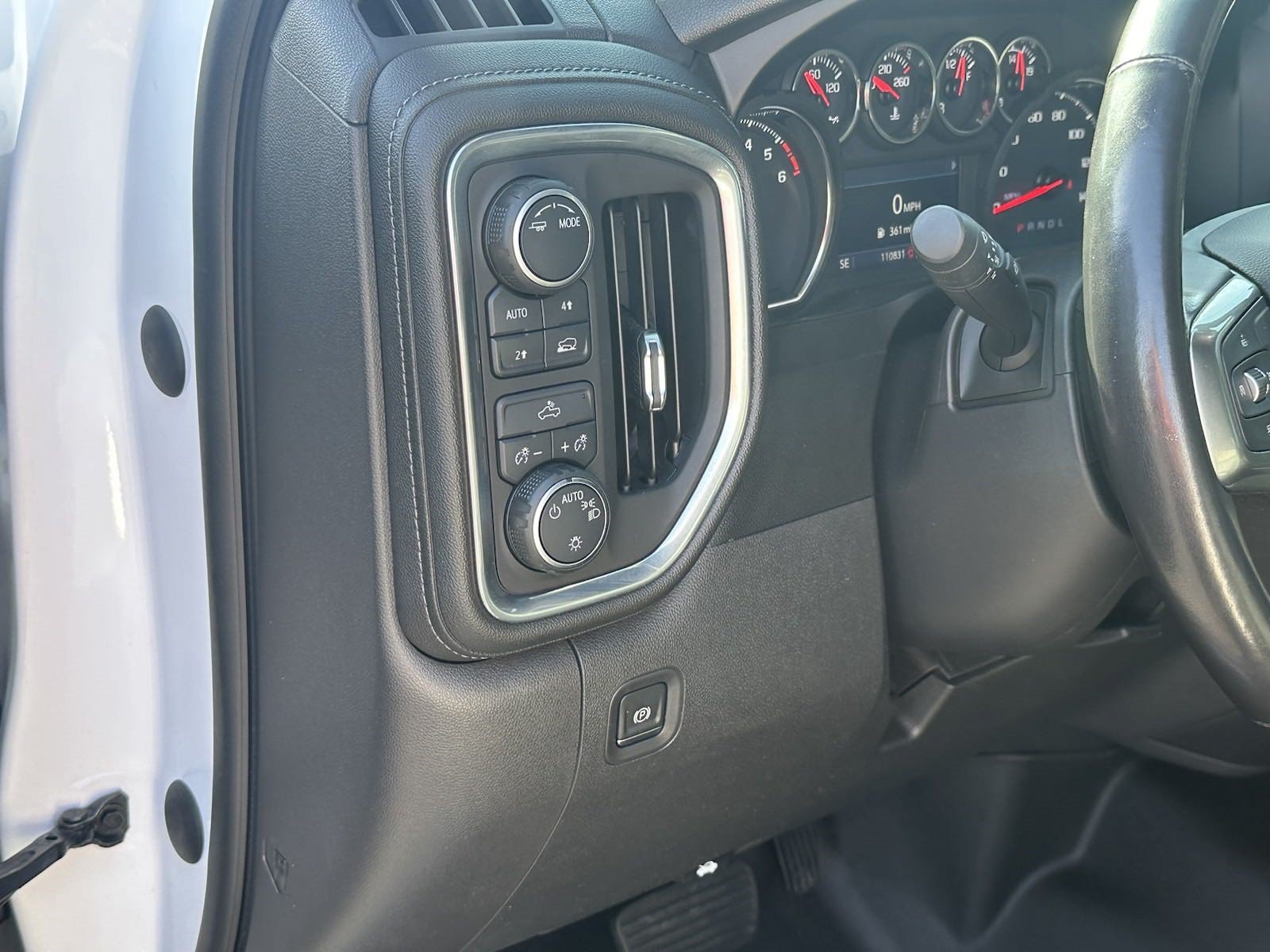 Used 2021 Chevrolet Silverado 1500 LT w/ Convenience Package II AWD/4WD image 32