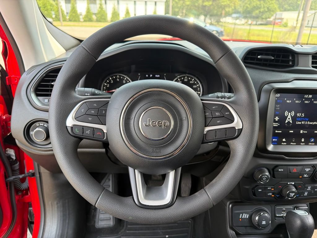 Used 2023 Jeep Renegade Latitude AWD/4WD image 15