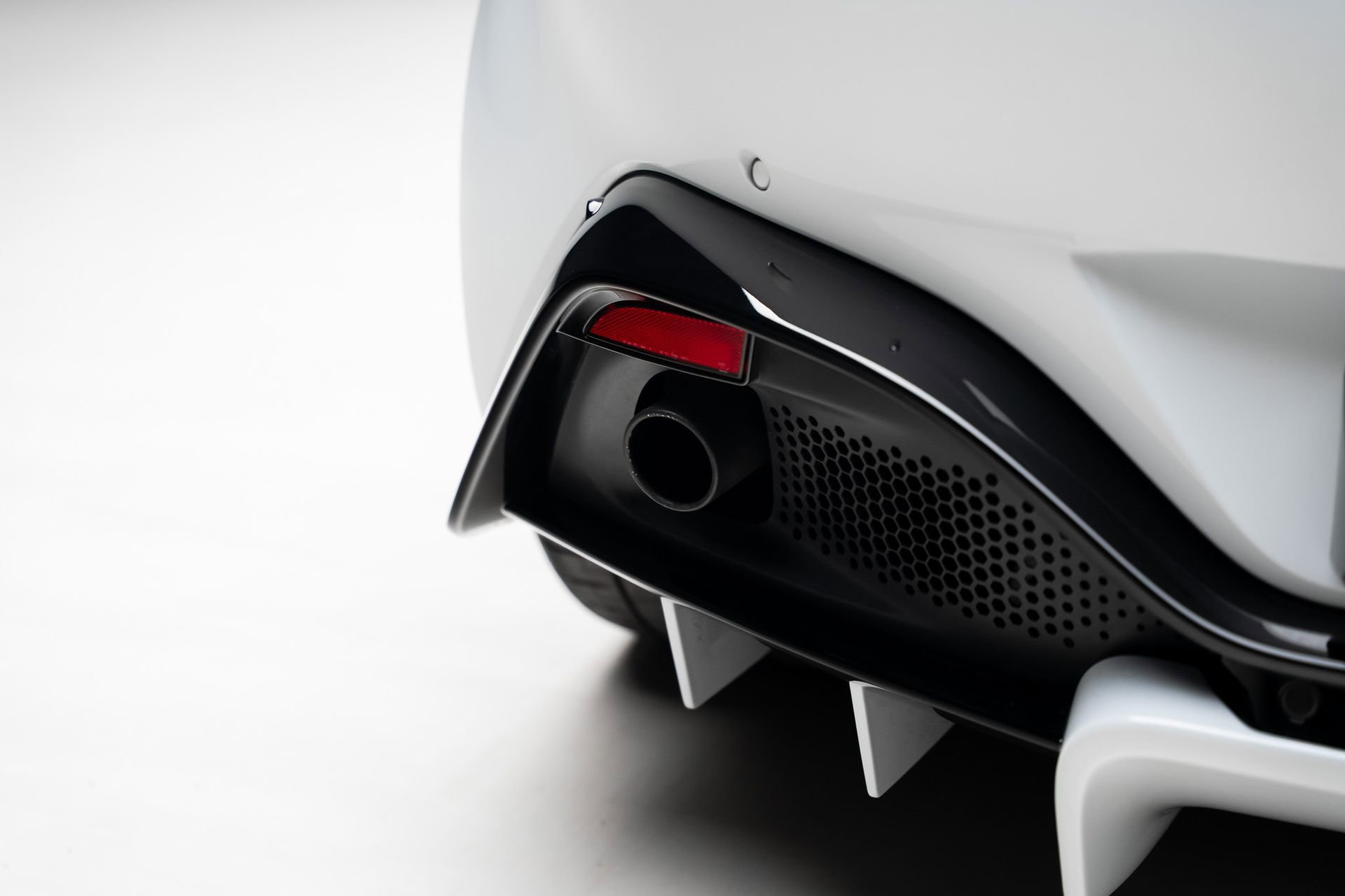 Used 2019 Aston Martin V8 Vantage Coupe RWD image 30