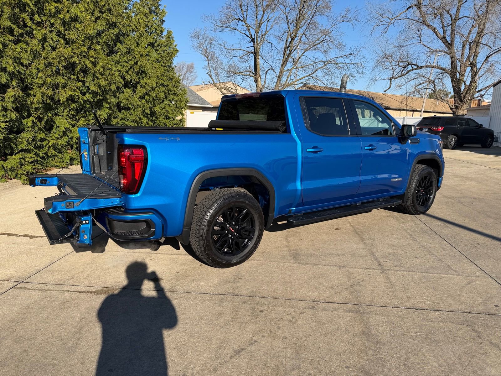 Used 2022 GMC Sierra 1500 Elevation w/ LPO, Elevation Black Package AWD/4WD image 34