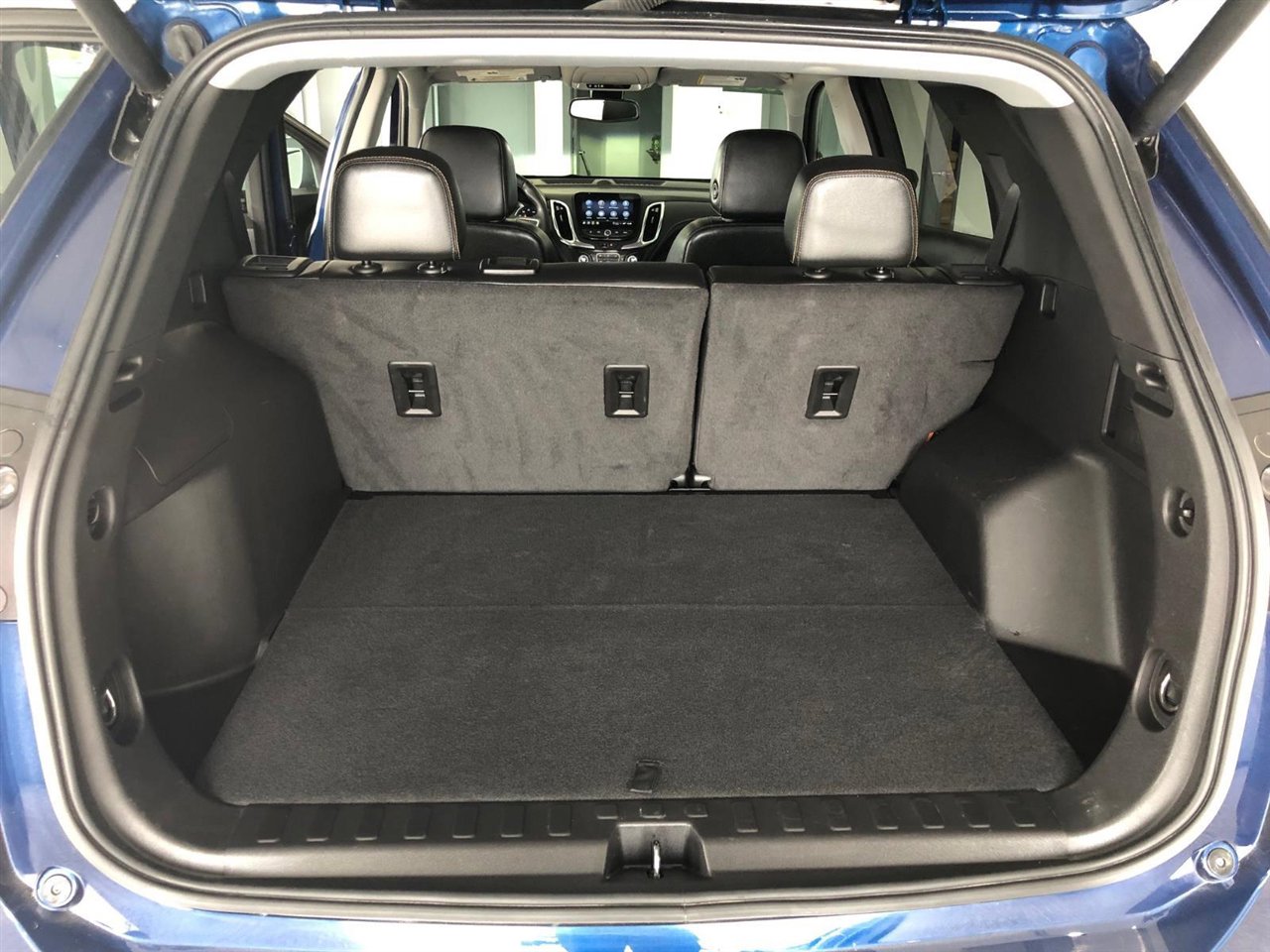 Used 2023 Chevrolet Equinox Premier image 11