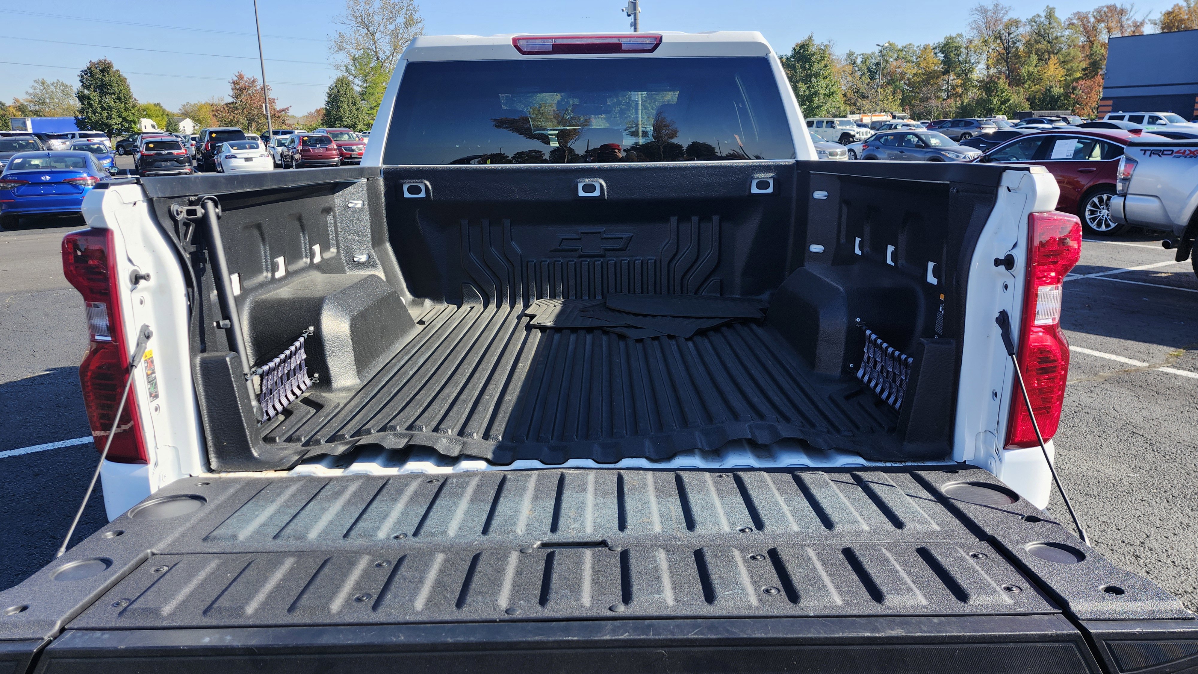 Used 2025 Chevrolet Silverado 1500 Custom image 17