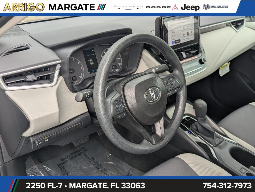 Used 2025 Toyota Corolla LE FWD image 11