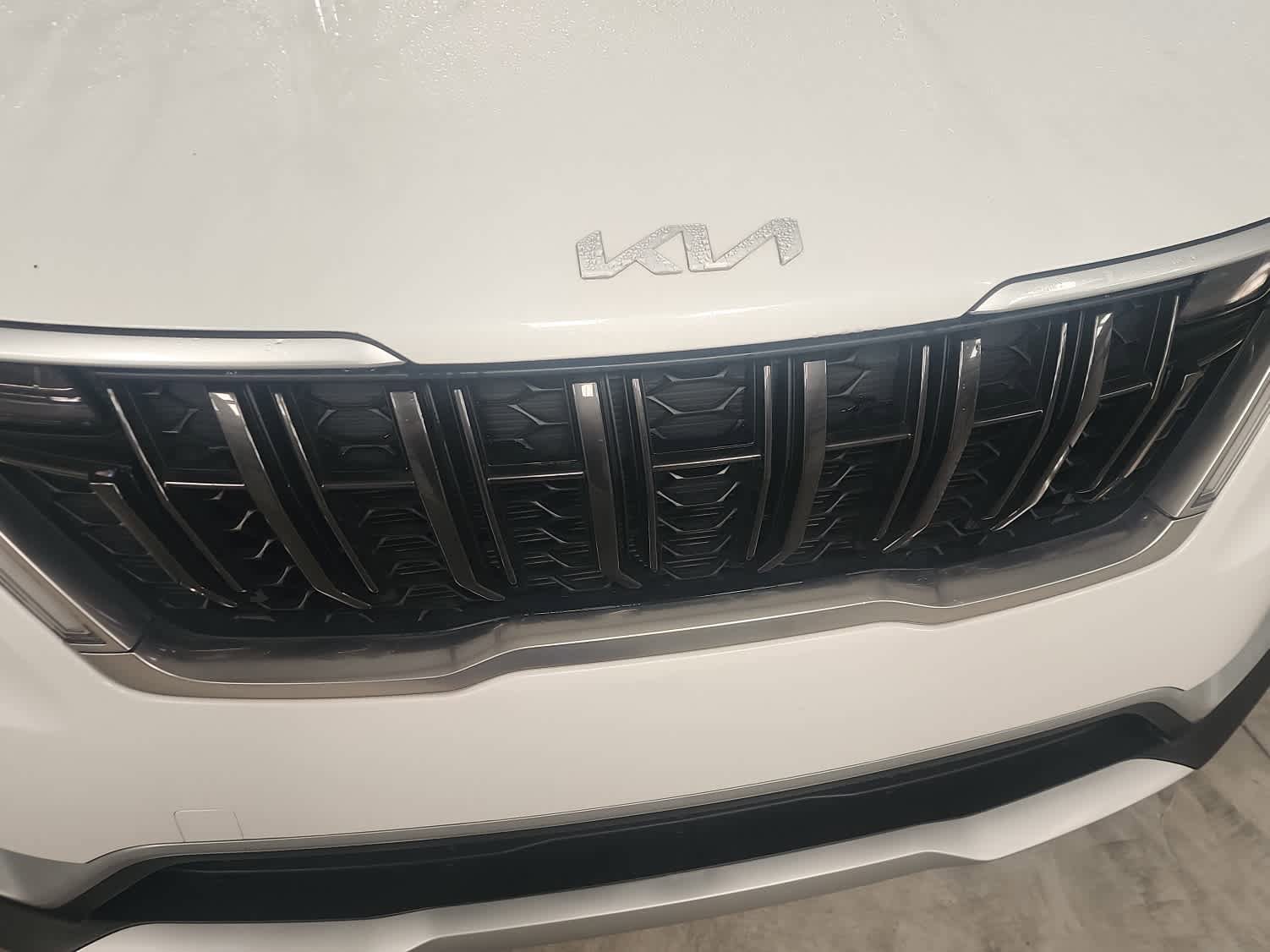 Used 2024 Kia Carnival LX FWD image 9