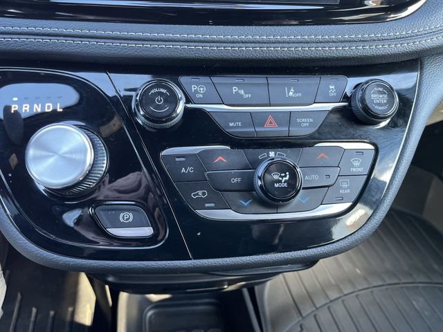 Used 2023 Chrysler Pacifica Touring-L w/ S Appearance Package image 18