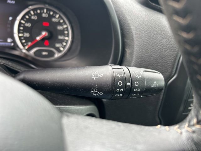 Used 2015 Jeep Renegade Limited AWD/4WD image 25