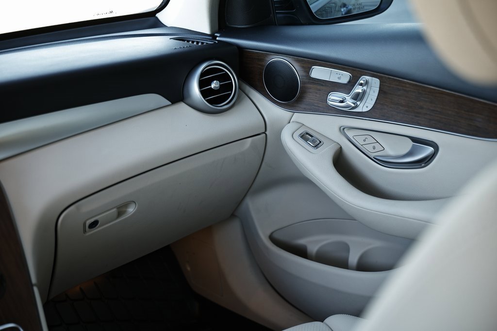 Used 2022 Mercedes-Benz GLC 300 4MATIC image 30