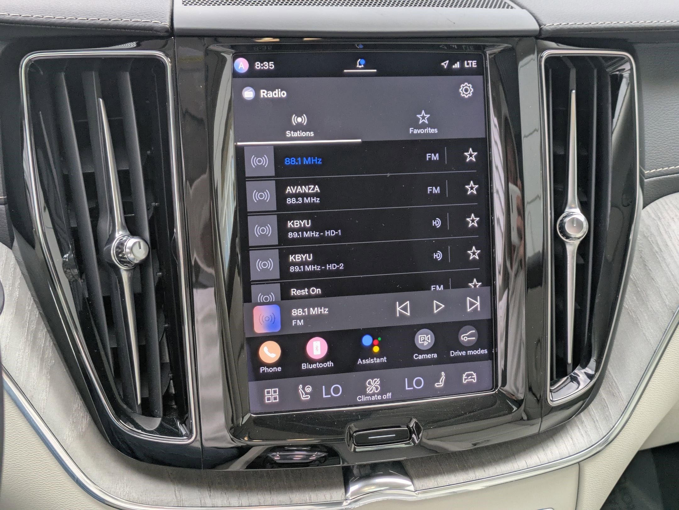 Used 2023 Volvo XC60 T8 Ultimate w/ Climate Package image 21