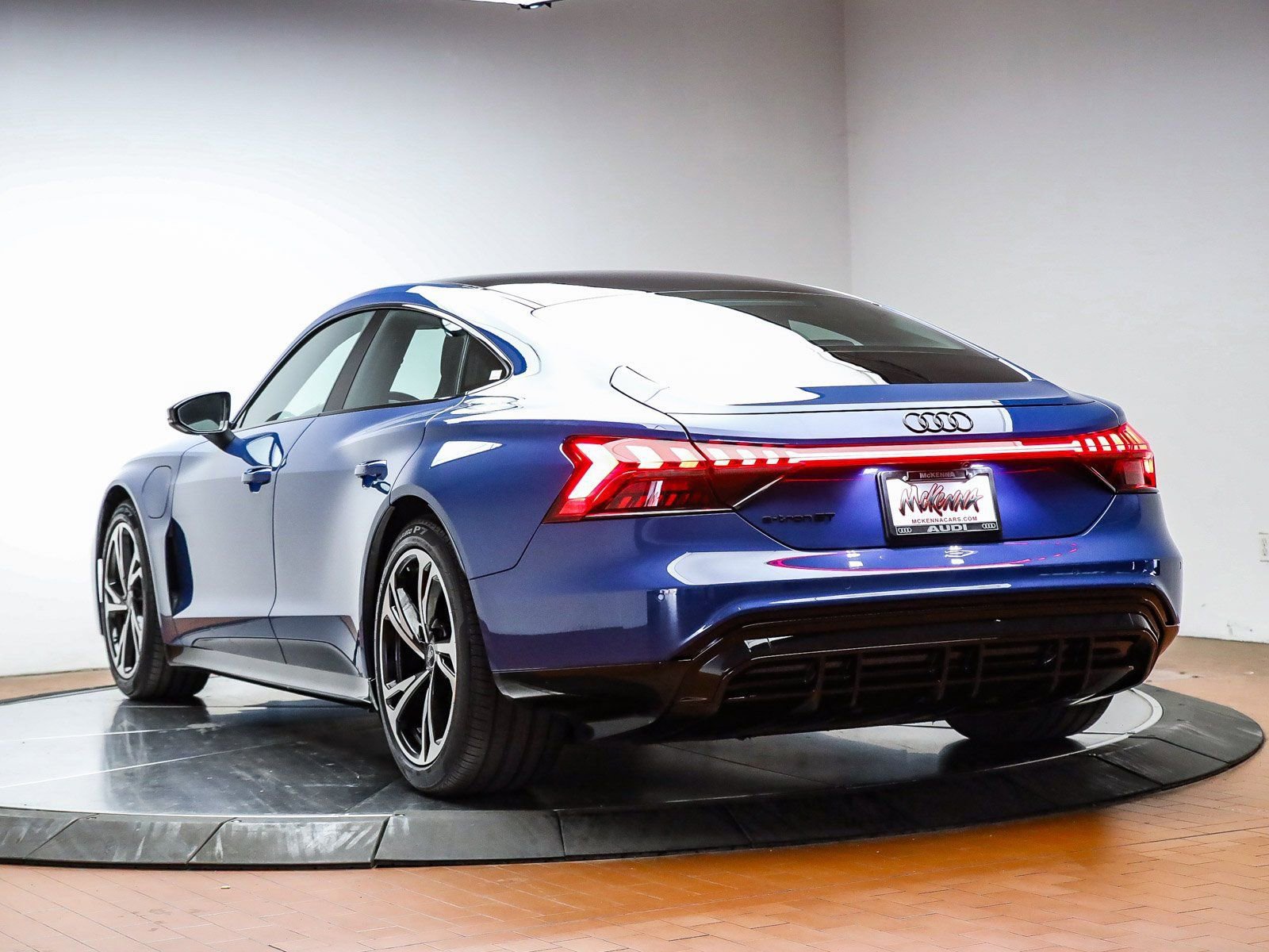 Used 2024 Audi e-tron GT Premium Plus image 17