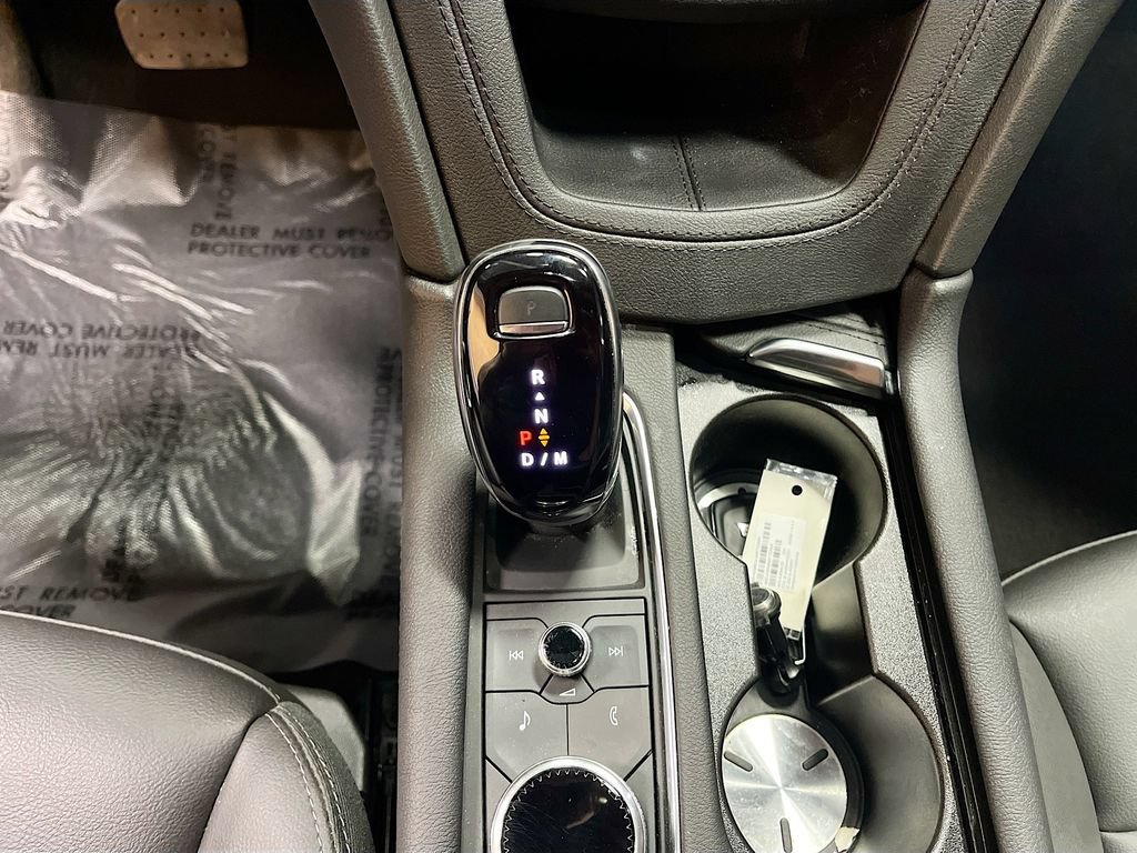 Used 2025 Cadillac XT5 Luxury AWD/4WD image 17