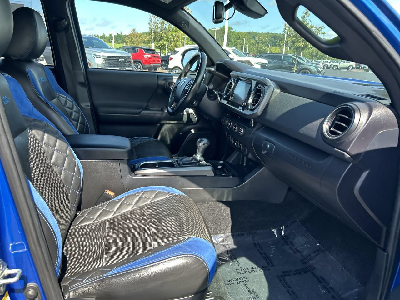 Used 2018 Toyota Tacoma TRD Off-Road w/ Exterior Package AWD/4WD image 15