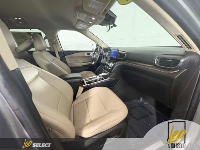 Used 2022 Ford Explorer Limited w/ Equipment Group 301A AWD/4WD image 12