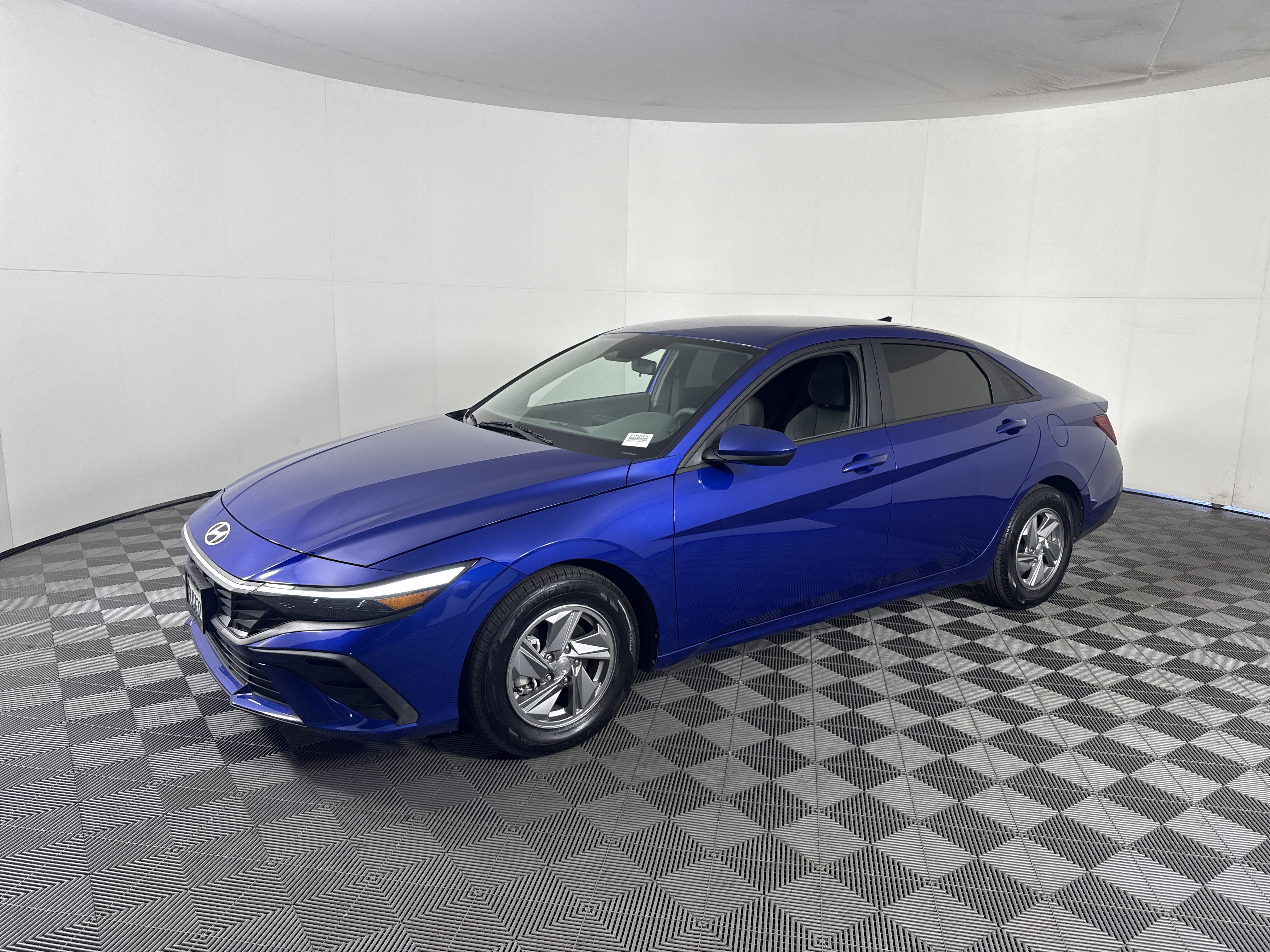 Used 2024 Hyundai Elantra SE image 8