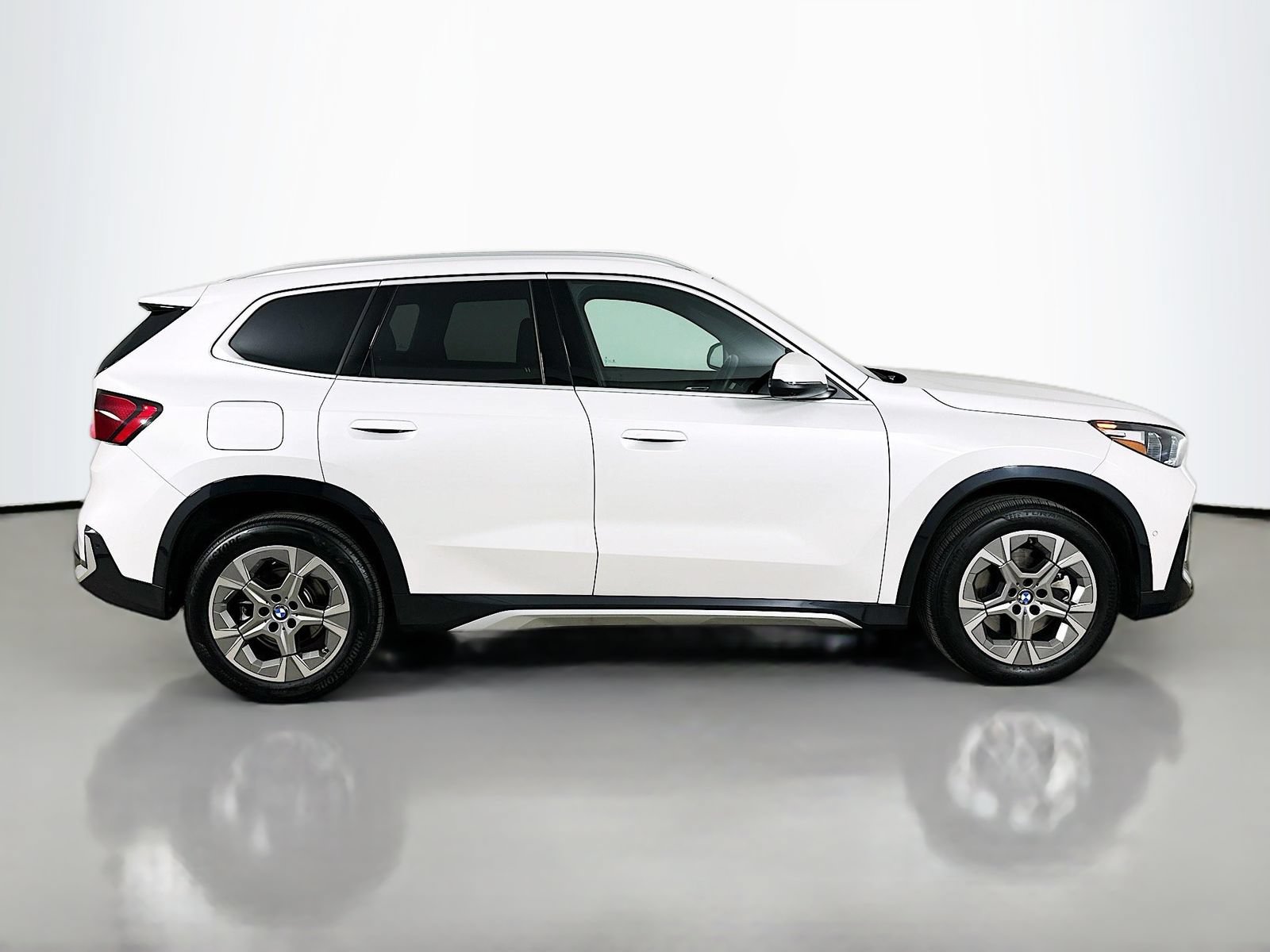 Used 2025 BMW X1 xDrive28i AWD/4WD image 4