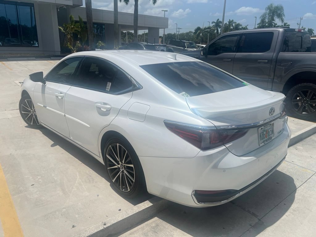 Used 2023 Lexus ES 300h w/ Premium Package FWD image 4