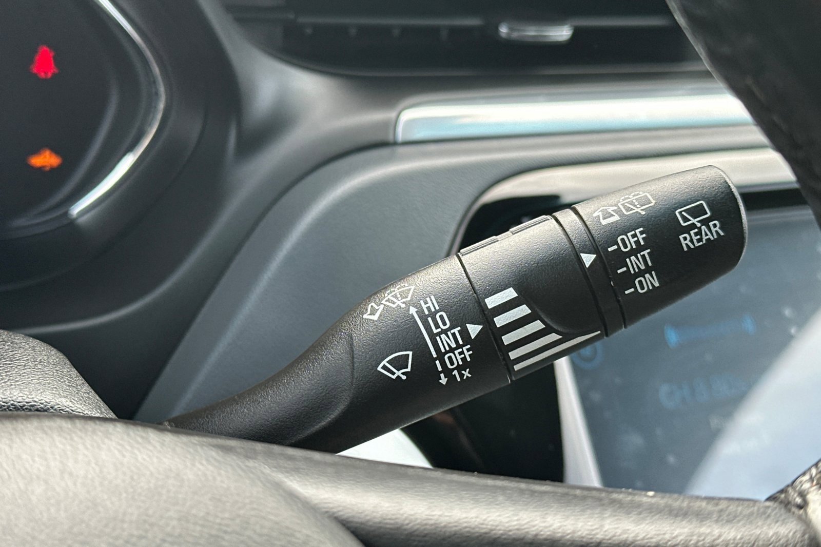 Used 2019 Chevrolet Bolt Premier w/ Infotainment Package image 40