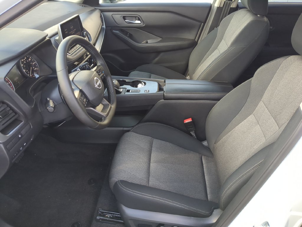 Certified 2026 Nissan Rogue SV w/ Cold Weather Package FWD image 15