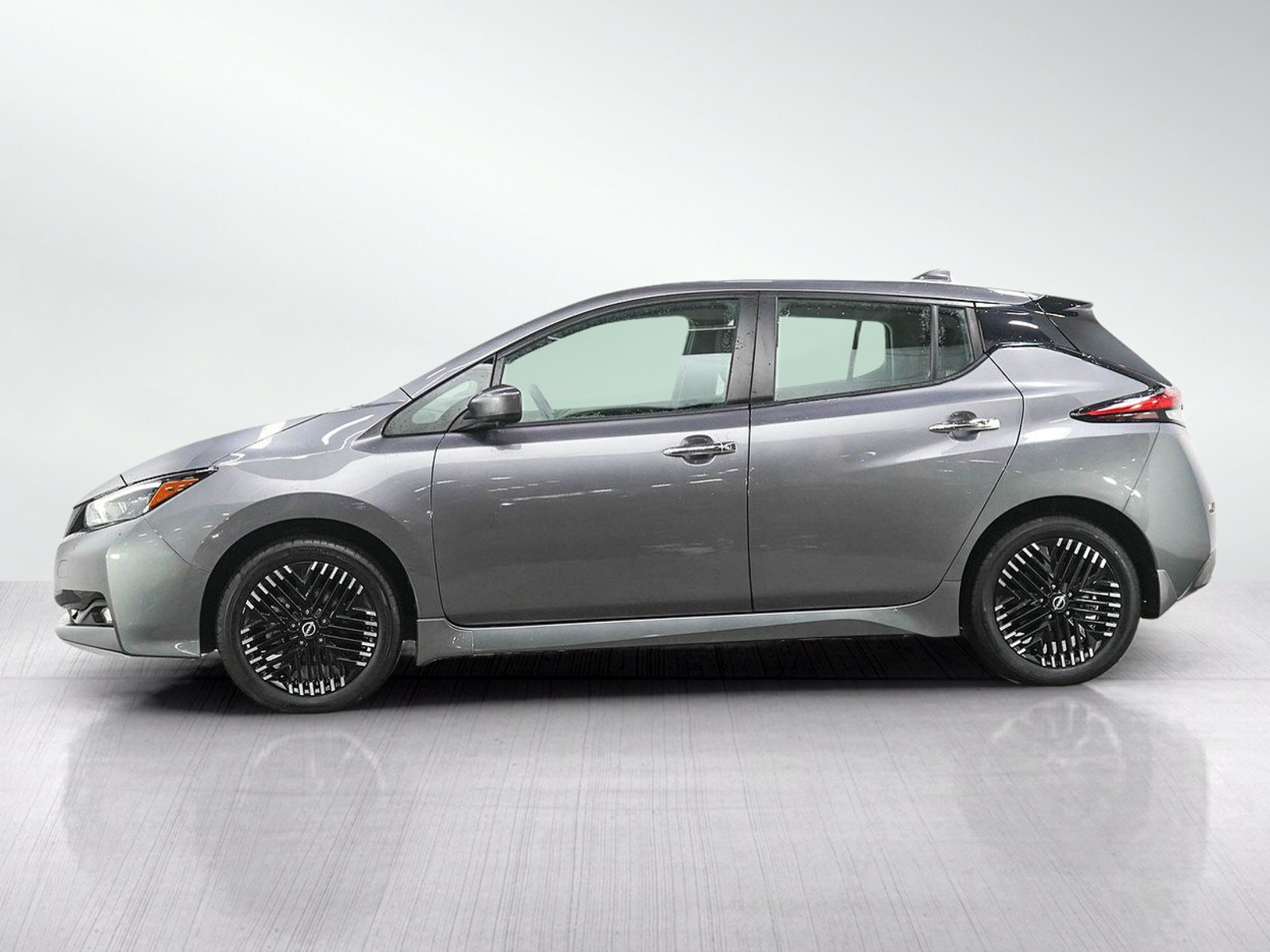 Used 2024 Nissan Leaf SV Plus FWD image 2
