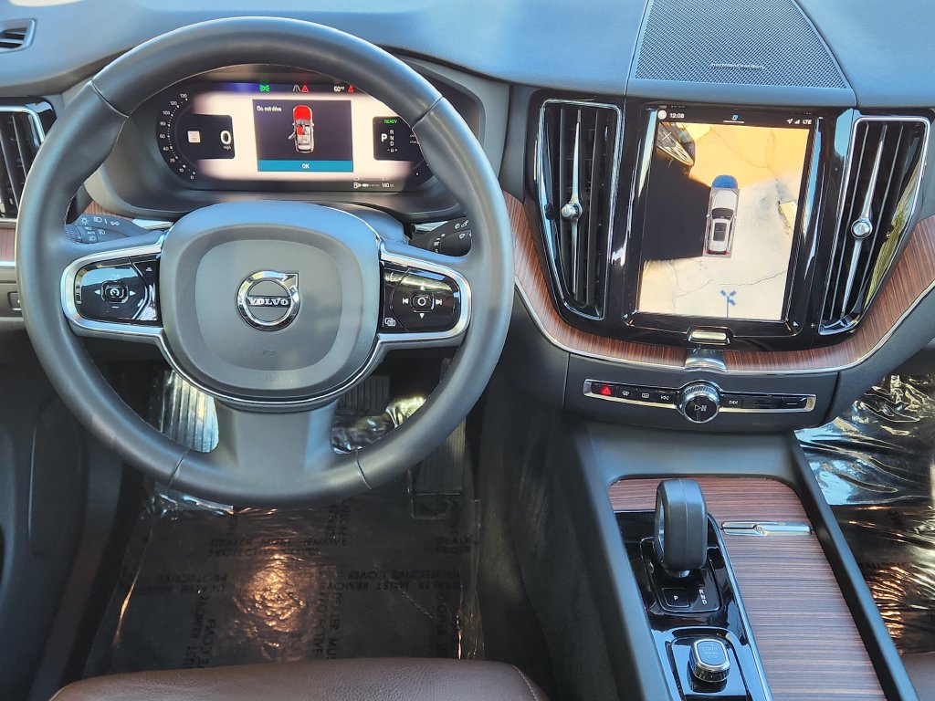 Used 2024 Volvo XC60 T8 Plus w/ Protection Package Premier AWD/4WD image 3