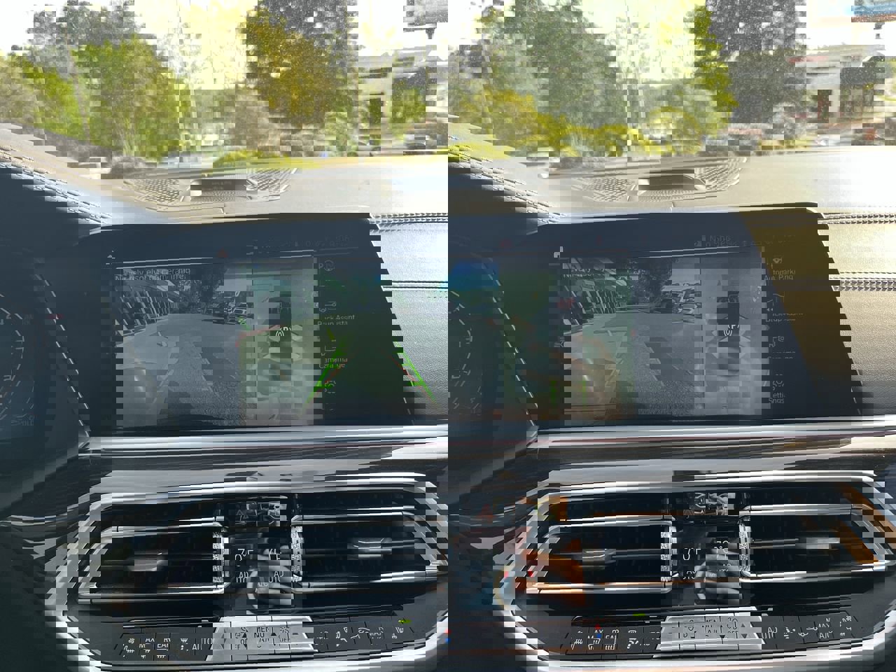 Used 2021 BMW X5 M50i w/ Executive Package image 25