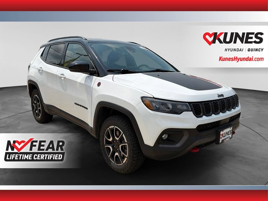 Used 2025 Jeep Compass Trailhawk AWD/4WD image 1