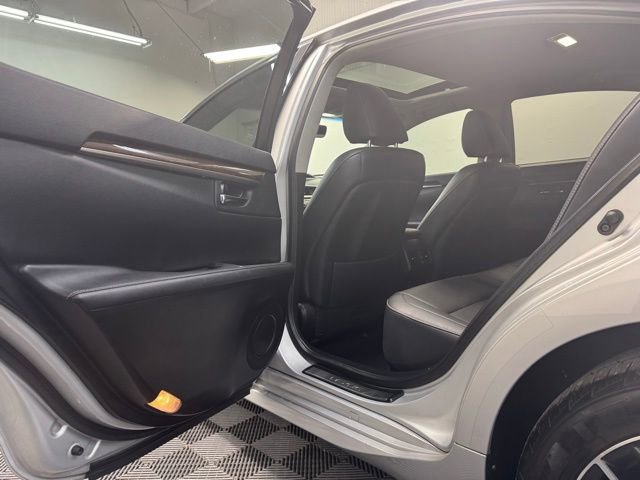 Used 2016 Lexus ES 350 w/ Navigation System Package image 19