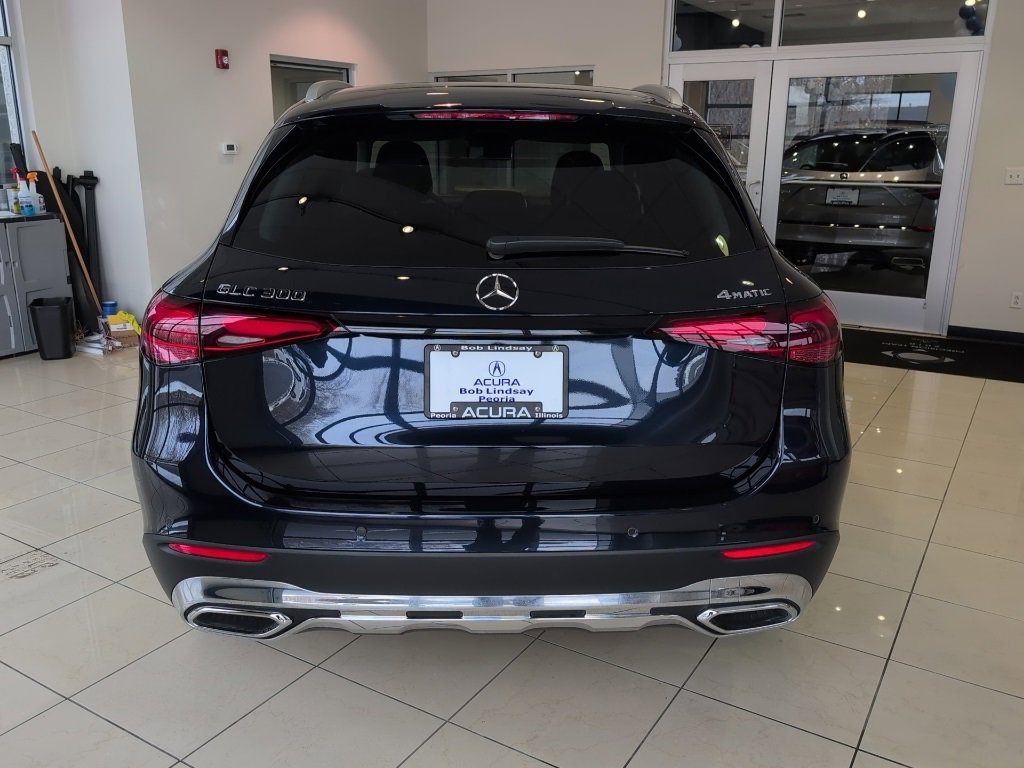 Used 2023 Mercedes-Benz GLC 300 4MATIC image 4