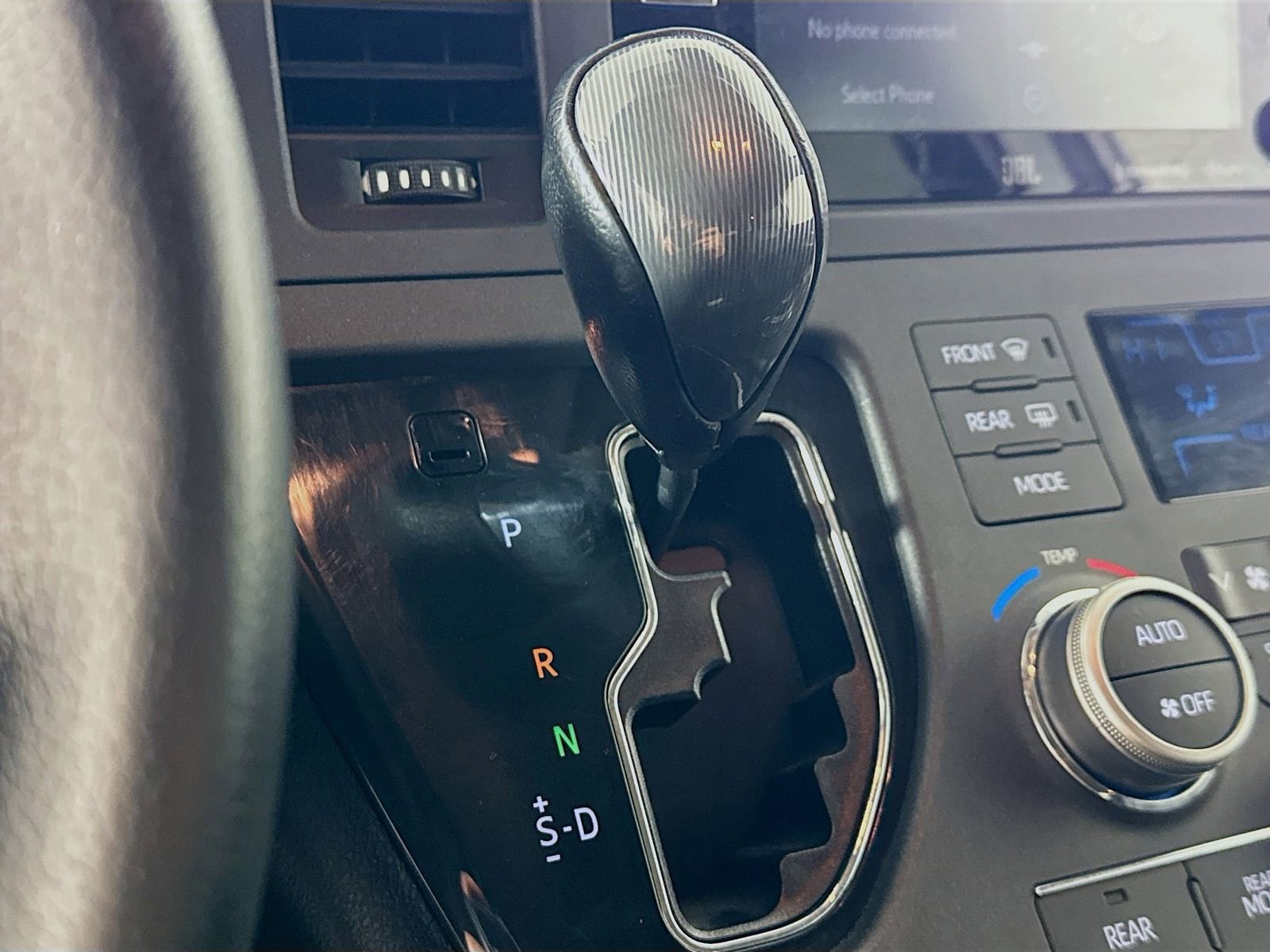 Used 2020 Toyota Sienna SE w/ SE Preferred Package image 14