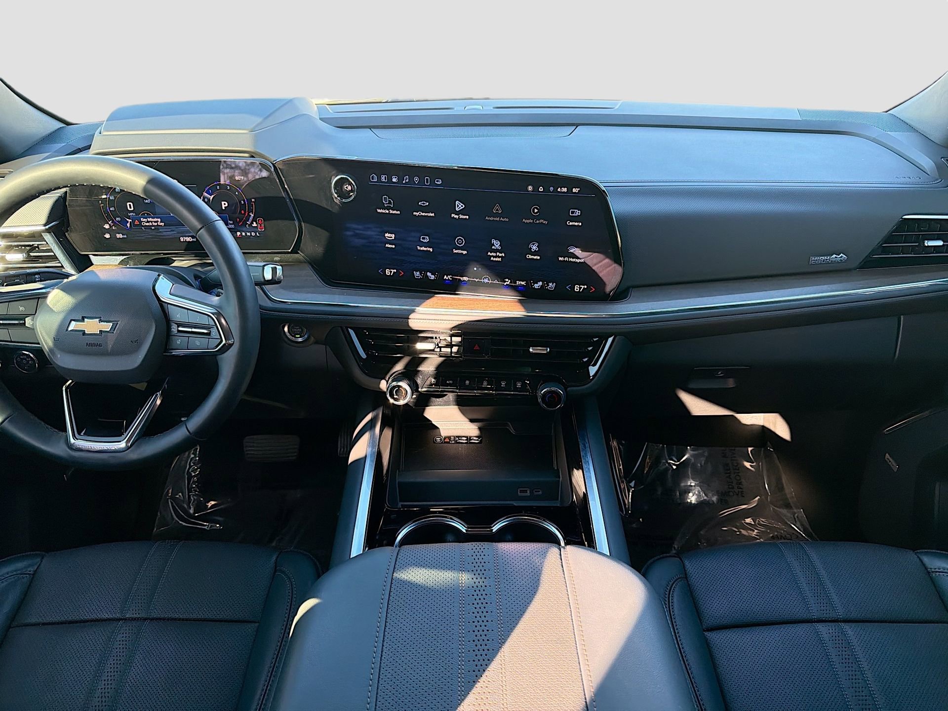 Used 2025 Chevrolet Suburban High Country image 21