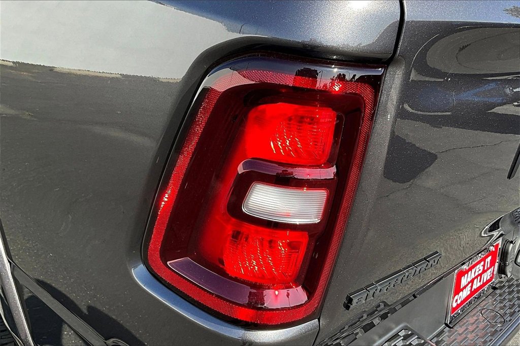 New 2026 RAM 1500 4x4 Crew Cab image 19