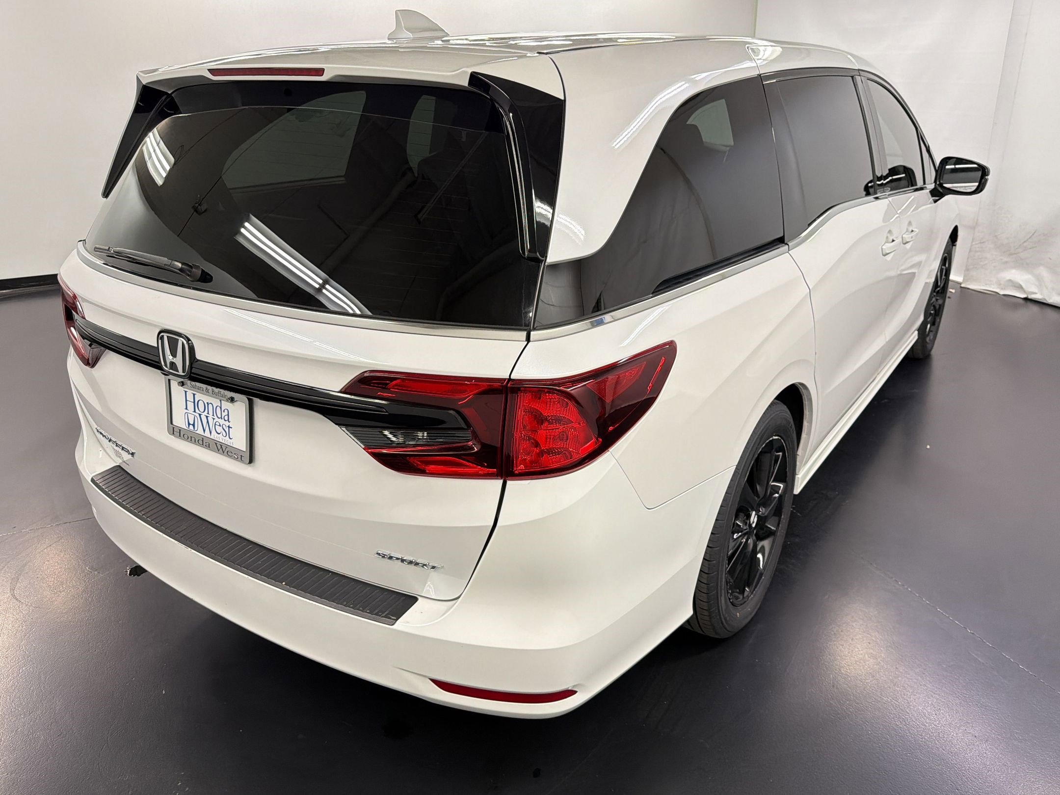 Certified 2023 Honda Odyssey Sport image 9