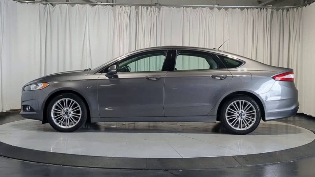 Used 2014 Ford Fusion SE w/ Equipment Group 202A FWD image 6
