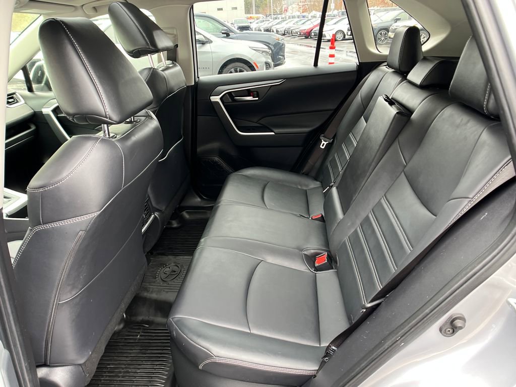 Used 2022 Toyota RAV4 XLE Premium image 21