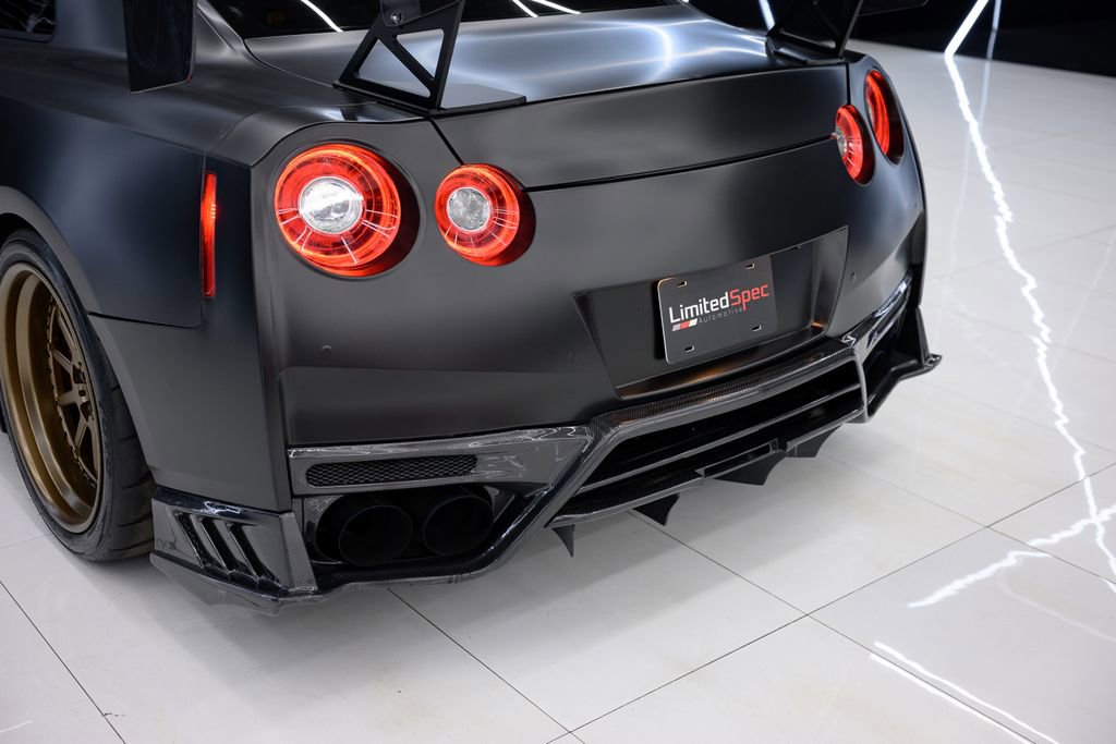 Used 2018 Nissan GT-R Premium image 23