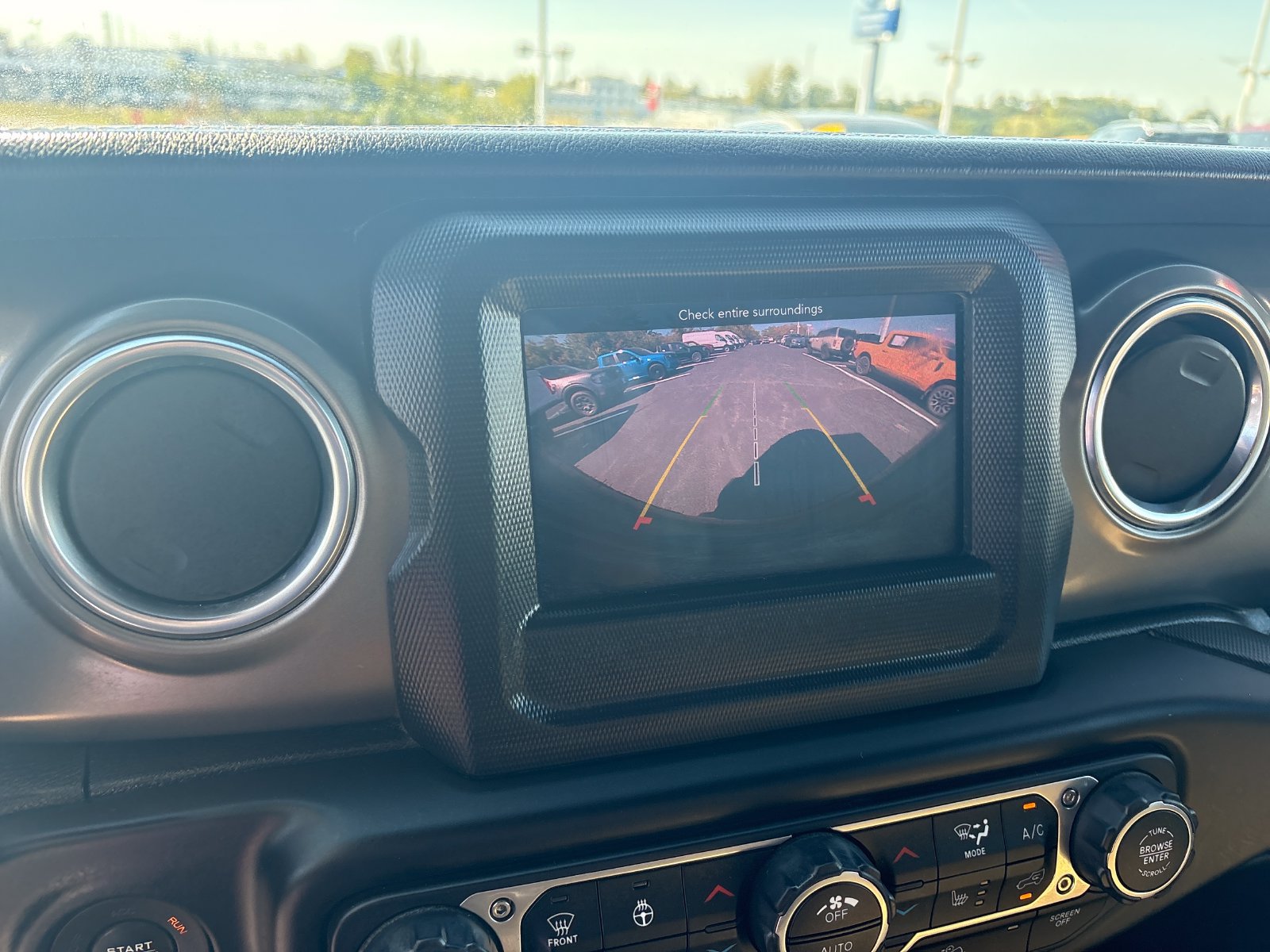 Used 2019 Jeep Wrangler Rubicon w/ Cold Weather Group AWD/4WD image 18