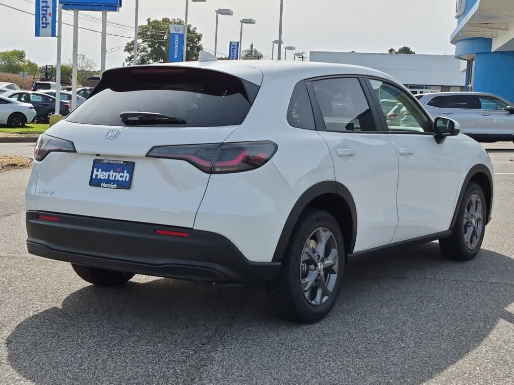 New 2027 Honda HR-V LX image 3
