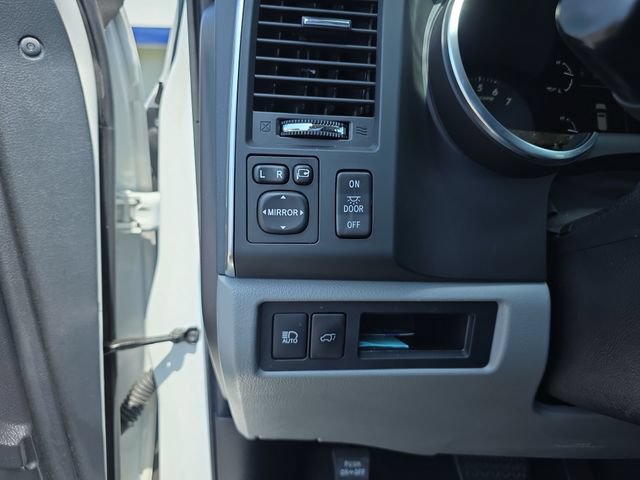 Used 2021 Toyota Sequoia Platinum AWD/4WD image 18