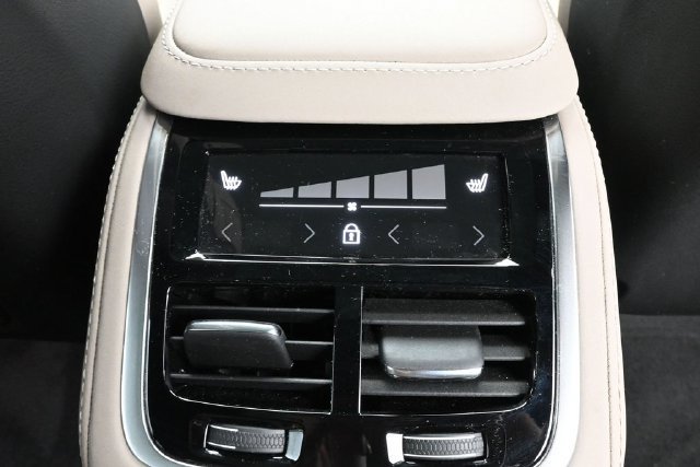 Used 2026 Volvo XC90 B6 Plus AWD/4WD image 34