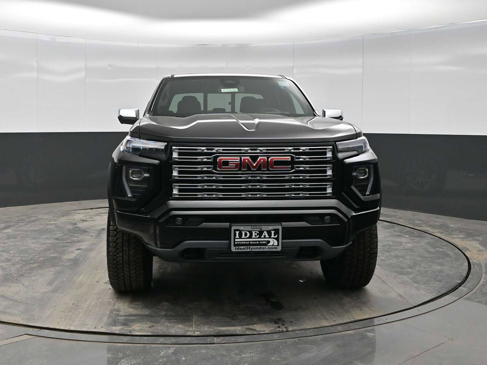 New 2026 GMC Canyon Denali image 3
