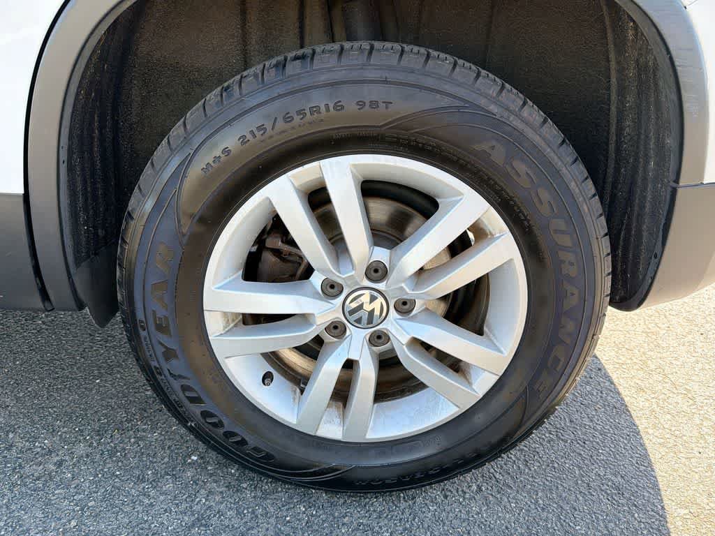 Used 2016 Volkswagen Tiguan S FWD image 18