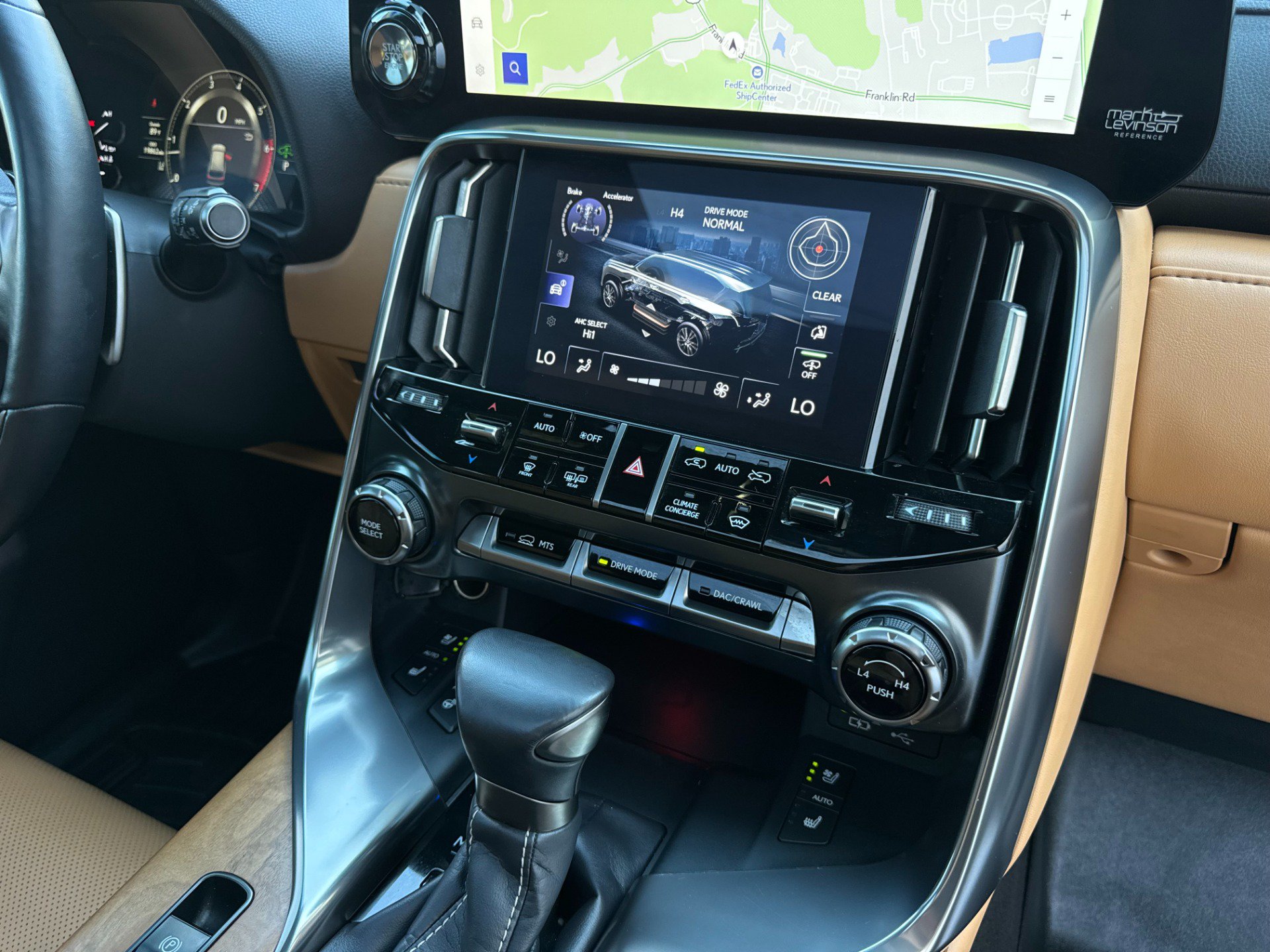 Used 2024 Lexus LX 600 4WD w/ Luxury Package image 31