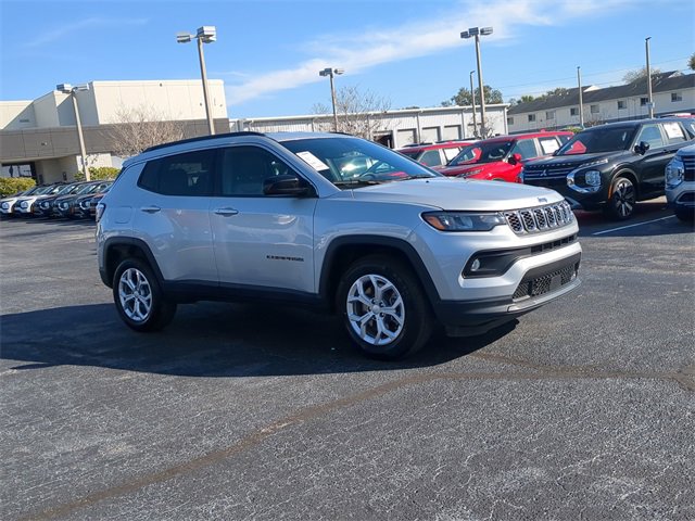 Used 2024 Jeep Compass Latitude image 4