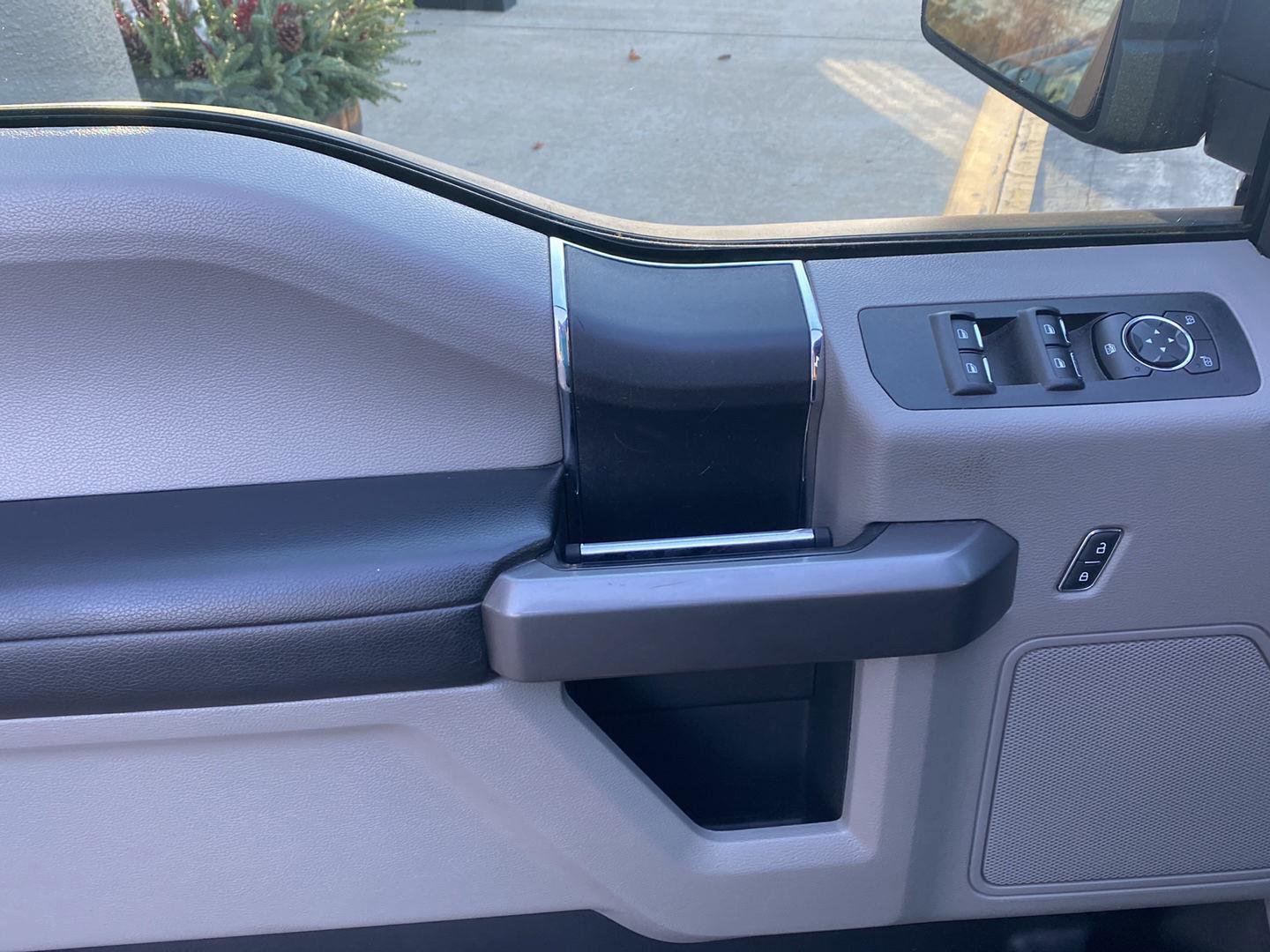 Used 2020 Ford F150 XLT image 4