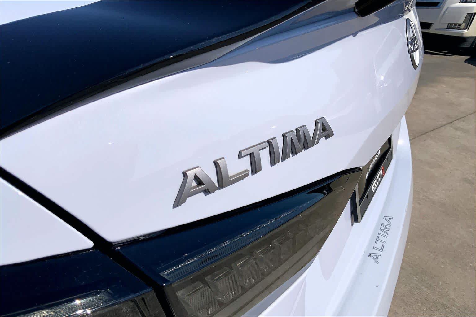 Used 2024 Nissan Altima 2.5 SR w/ SR Premium Package FWD image 31