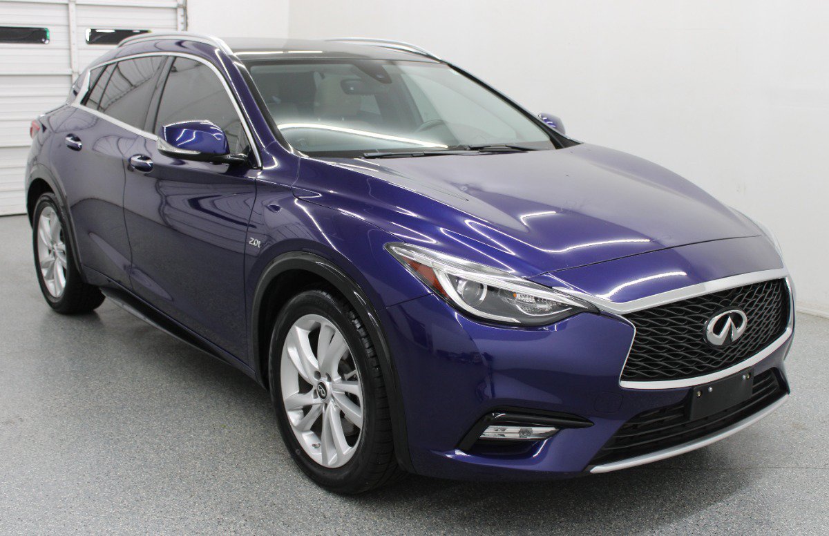 Used 2017 INFINITI QX30 Premium FWD image 4