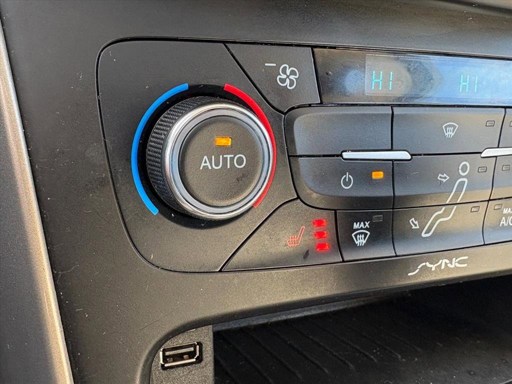 Used 2016 Ford Focus Titanium w/ Titanium Technology Package image 15